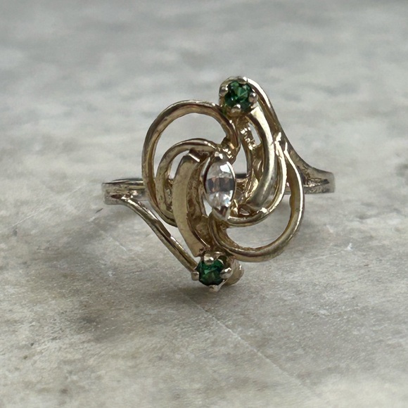 Vintage Emerald CZ Gemstone Ring Mid Century Ring Size 7 Ring - Picture 4 of 9